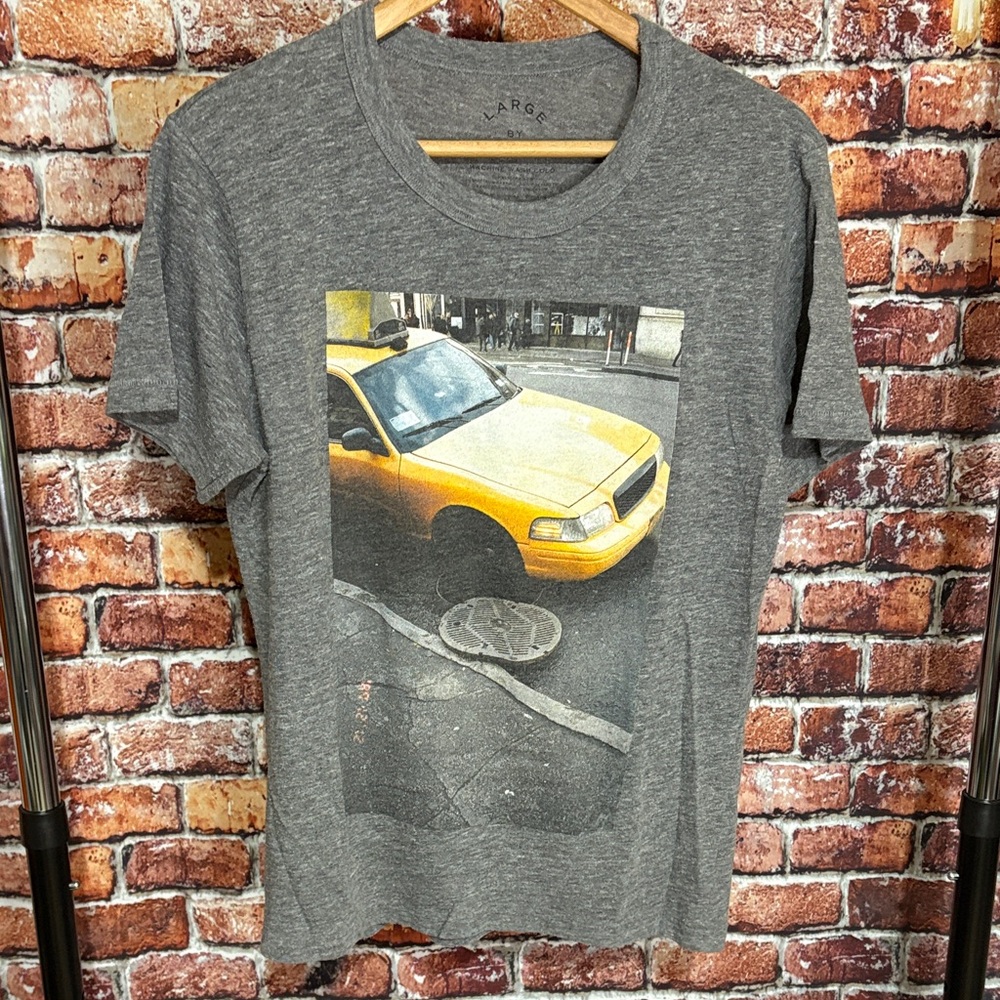 Marc Jacobs men’s large Gray Graphic T-Shirt with Yellow Taxi Print
